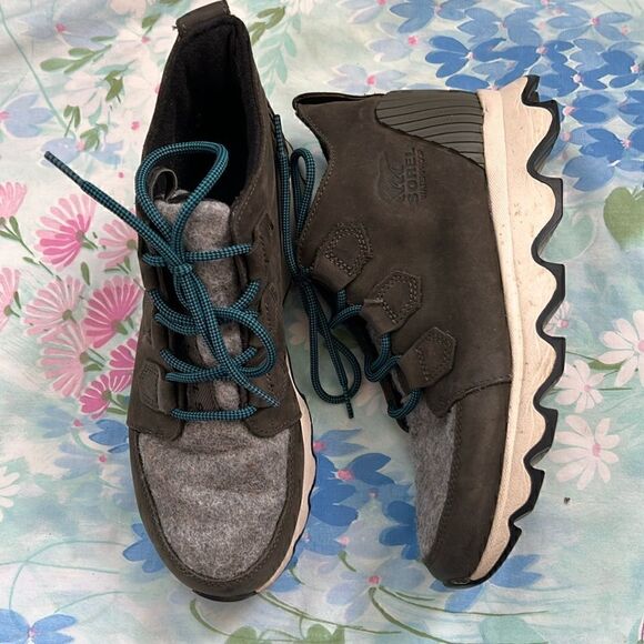 Sorel Kinetic Caribou Boots - 7.5 Womens Green Waterproof Leather Gray Felt - Picture 1 of 12